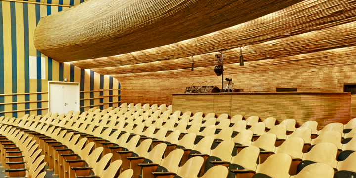 Amazing seat by Arne Jacobsen for the Bellevue Teater