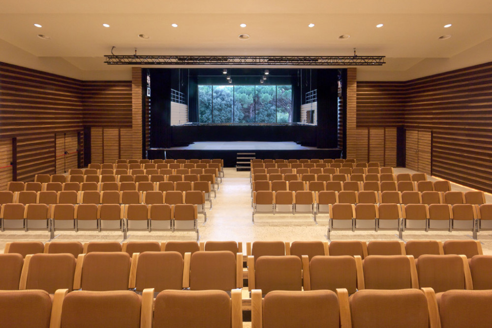 Tribunes design