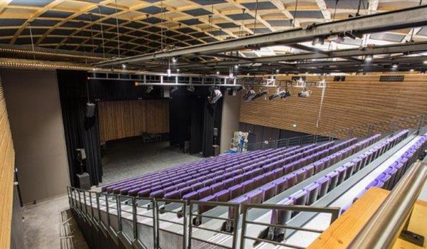 Pierre Vaneck venue Antipolis Théâtre d'Antibes